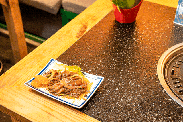 烤肉|口口爆汁，凌晨两点还全是人！这个城中村惊现“烤肉之都”！连续一个月3.3折