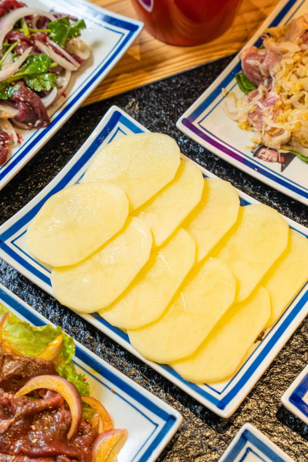 烤肉|口口爆汁，凌晨两点还全是人！这个城中村惊现“烤肉之都”！连续一个月3.3折