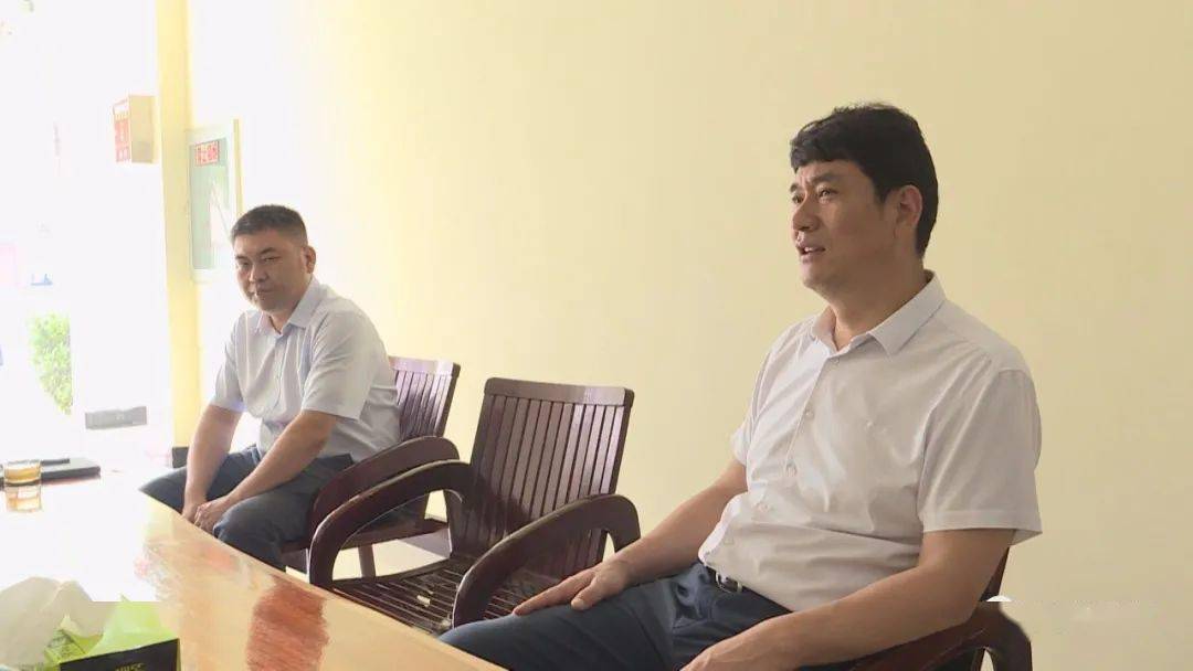 县委书记罗景华调研县人武部工作开展情况