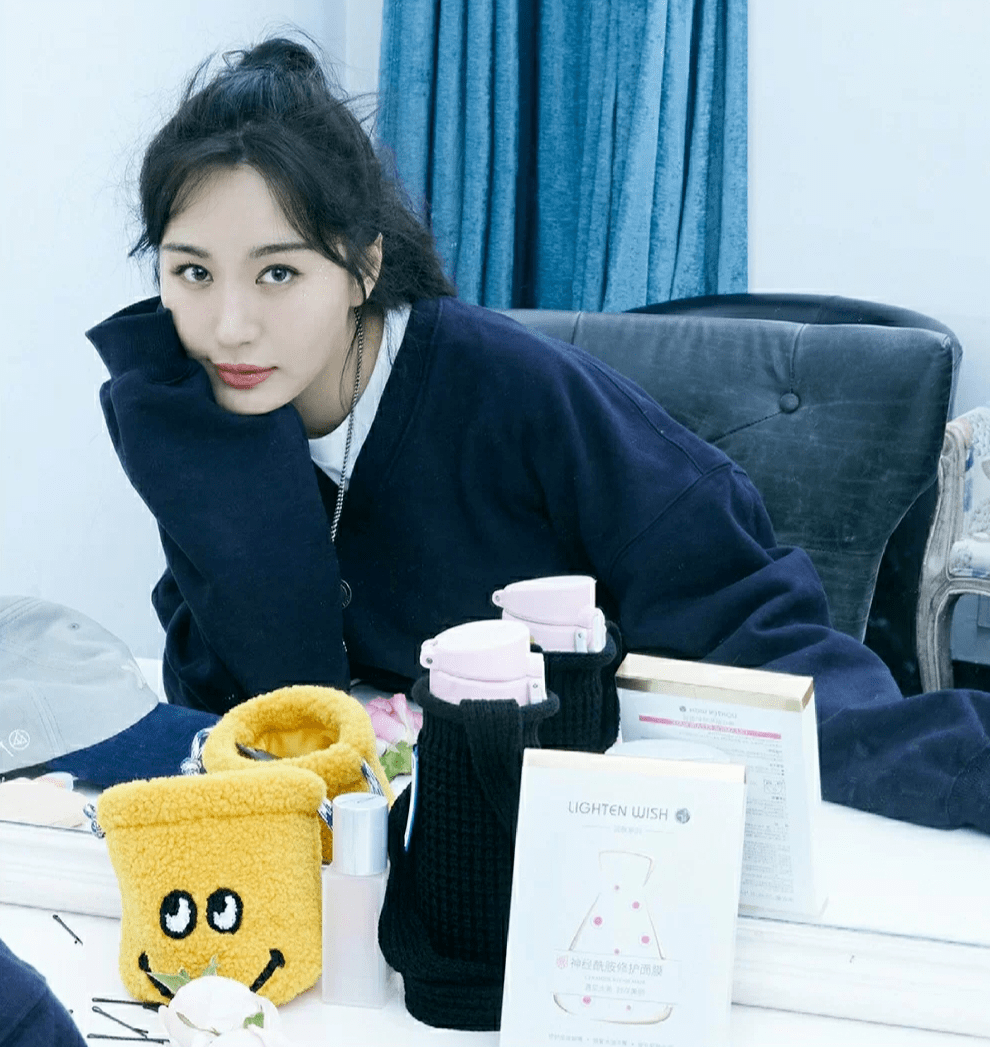 皮肤|翻红女星这都几年没接戏了，还敢这么浪呢？