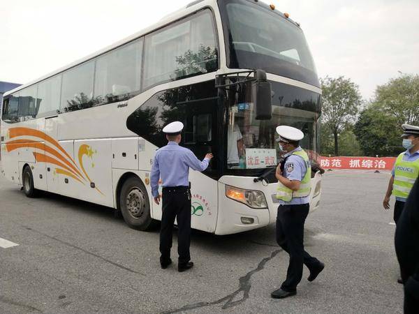 这是为啥?漯河刑警见了周口交警亮起警官证