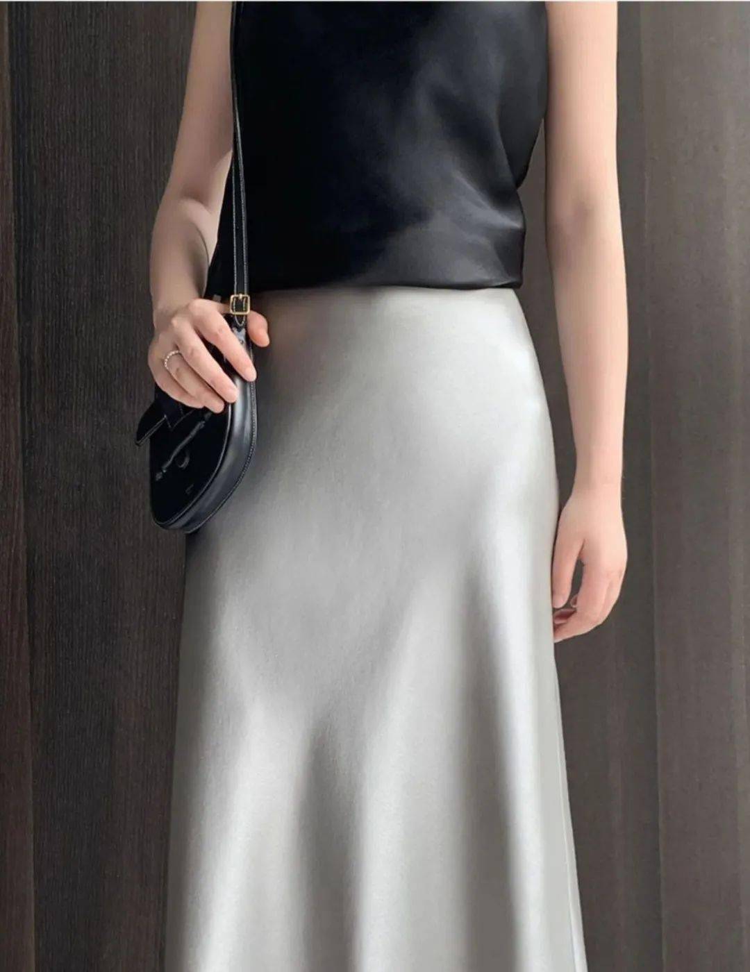 裙子|好物┃风靡时尚圈的丝滑半裙，穿上显瘦10斤还美得很高级！