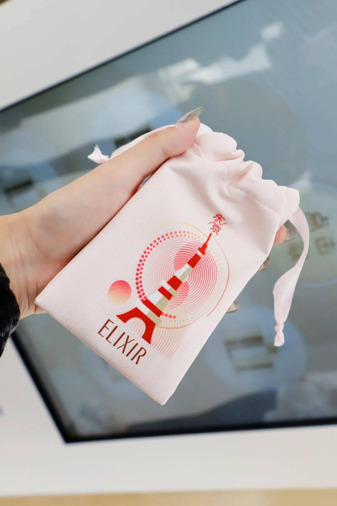 肌肤|济南第一家怡丽丝尔快闪店火爆来袭，各类明星产品都全了