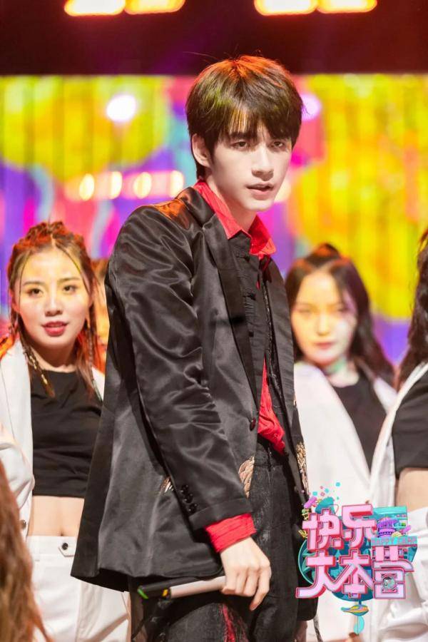 谢娜|《快乐大本营》音乐奇妙夜热浪来袭杨颖献舞谢娜蔡徐坤师徒互怼