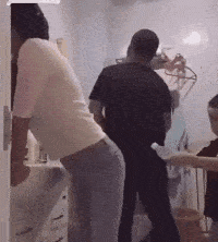 食堂大妈淡定的说道. 一个不太来往的朋友打电话说,要给