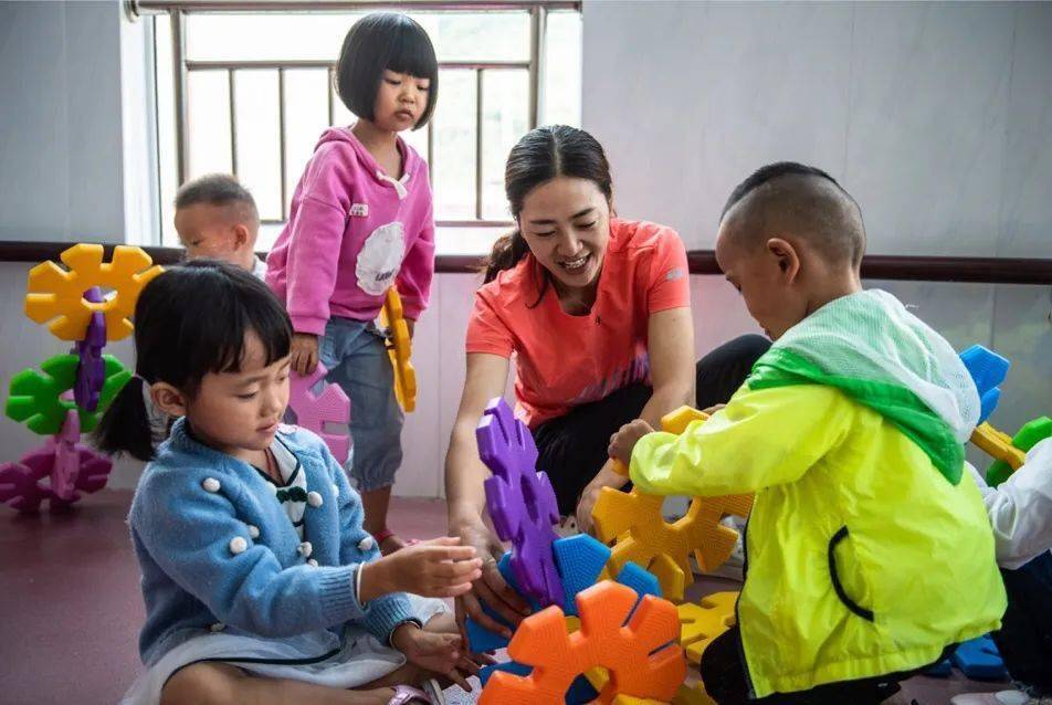 何梅:以慈母之心架起育人之桥 | 感念师恩·楷模⑧