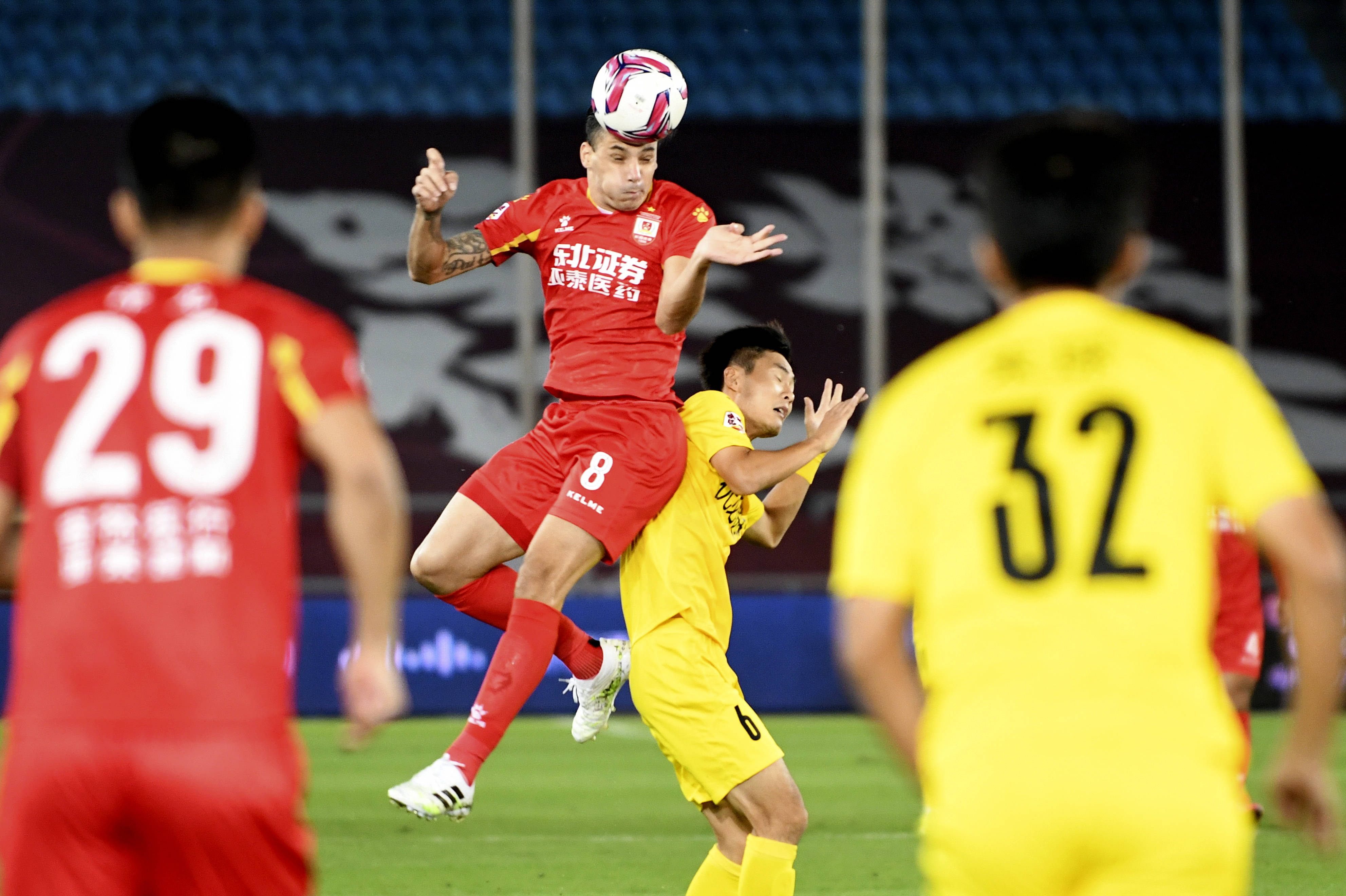 足球——中甲:长春亚泰胜四川优必选