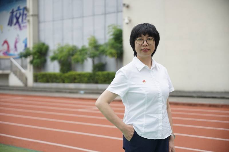 深圳|不放弃一个学生，深圳一老师引导“暴躁哥”成长为学生会主席