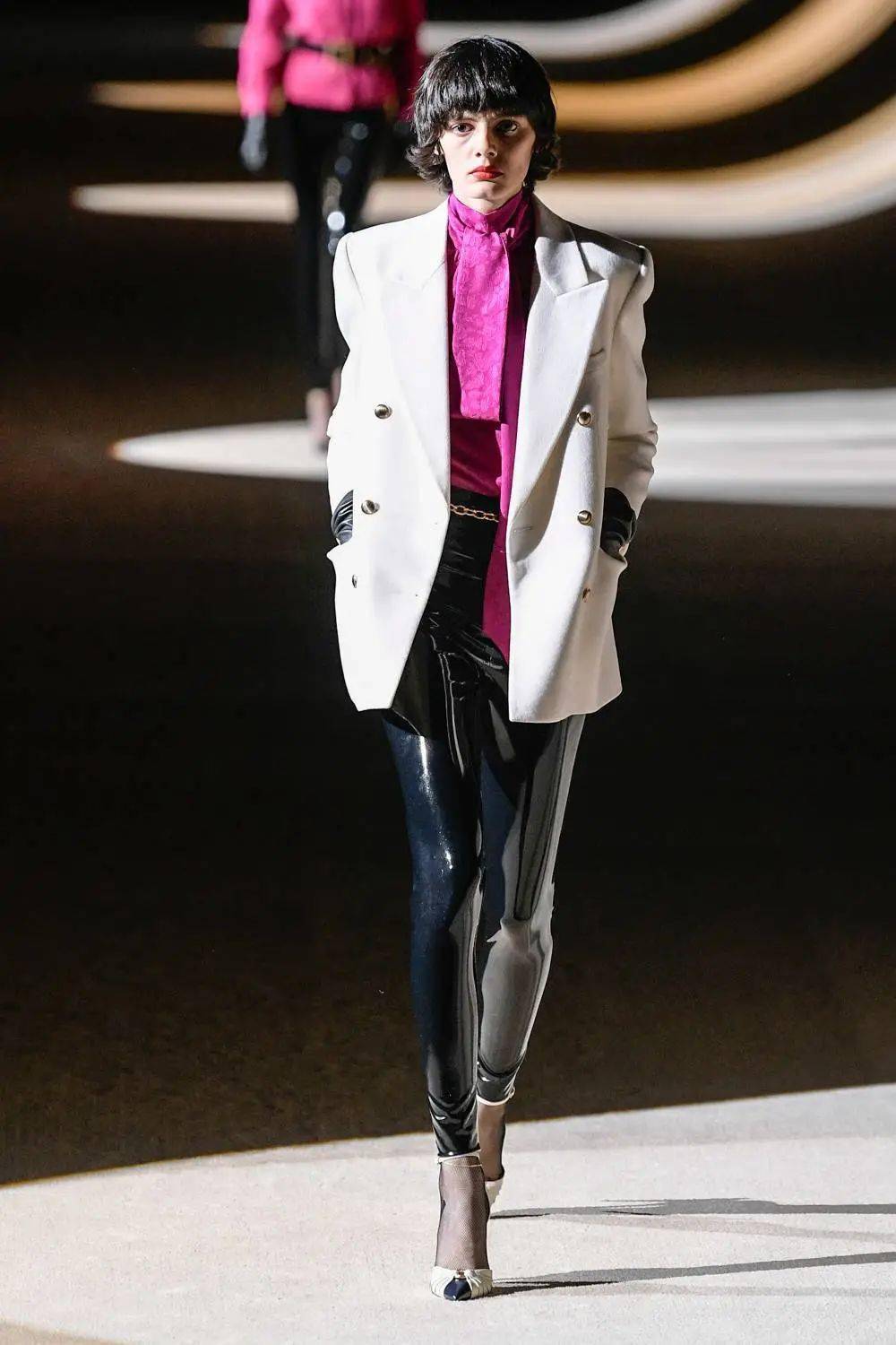 2020saint laurent paris是2012年3月重返伊夫圣罗兰(yves saint