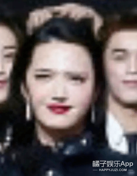 变形|原创百花奖合影全员变形，王俊凯被迫瘦脸孟美岐如蜡像，看得心塞！