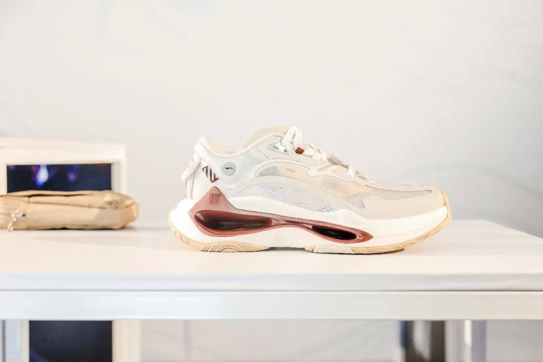 时装周|凭什么李宁能连续走时装周？凭这几双鞋就「足」以证明