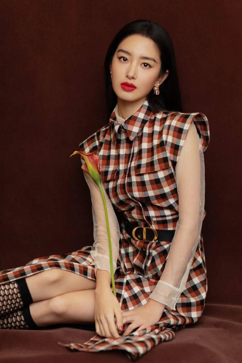 Lucia|让孟美岐、杨采钰都种草的美裙子 据说穿上它才更像“文化人”？