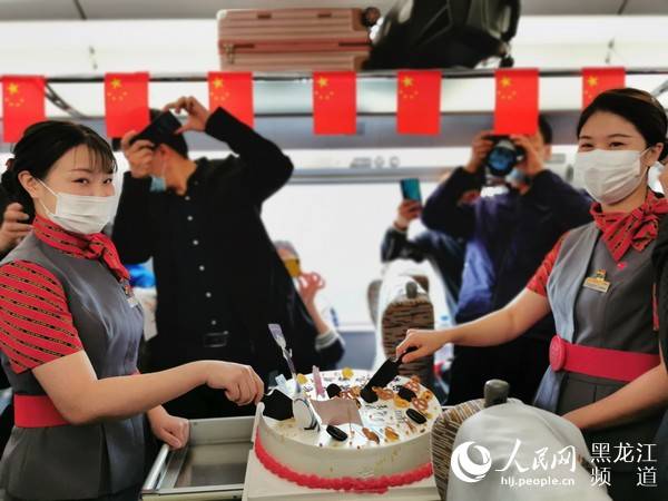 列车员|我国高寒地区最长快速铁路哈佳铁路开通两周年 运送旅客1400余万人次