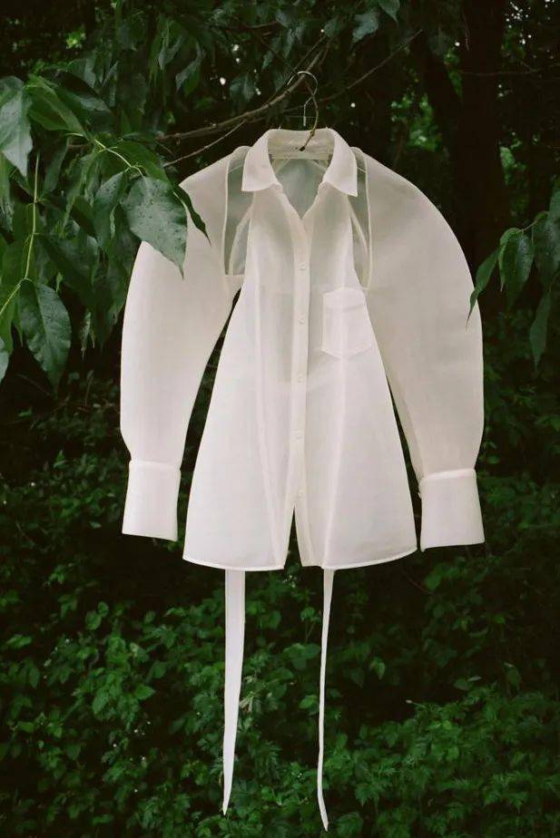 叛逆|他从Celine离职后,创立品牌短短一年火速爆红!新生代叛逆少年的禁欲系极简风~