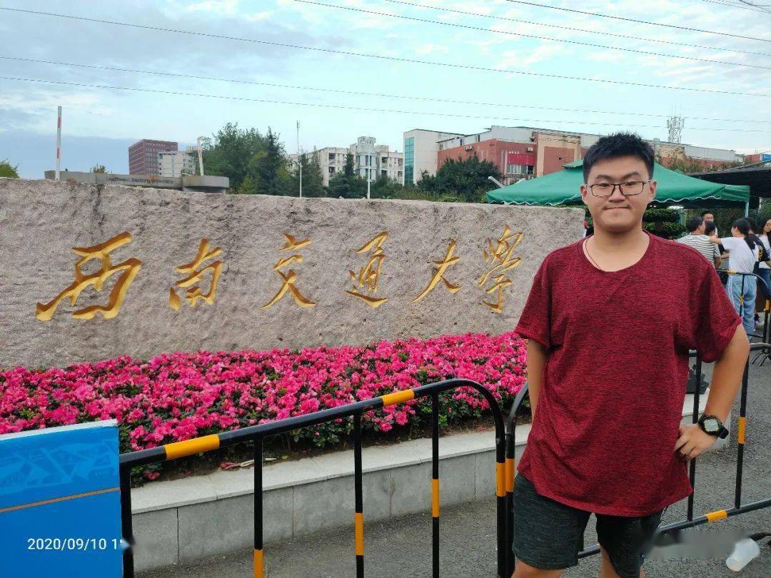 武汉理工大学袁骊健东华大学胡雨欣大连海事大学陈昱汝上海大学黎惟正
