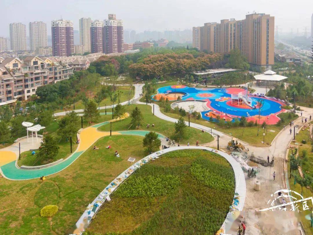 城市居民拥抱健康 放松身心不可或缺的场所 10月1日 曲江大华社区公园