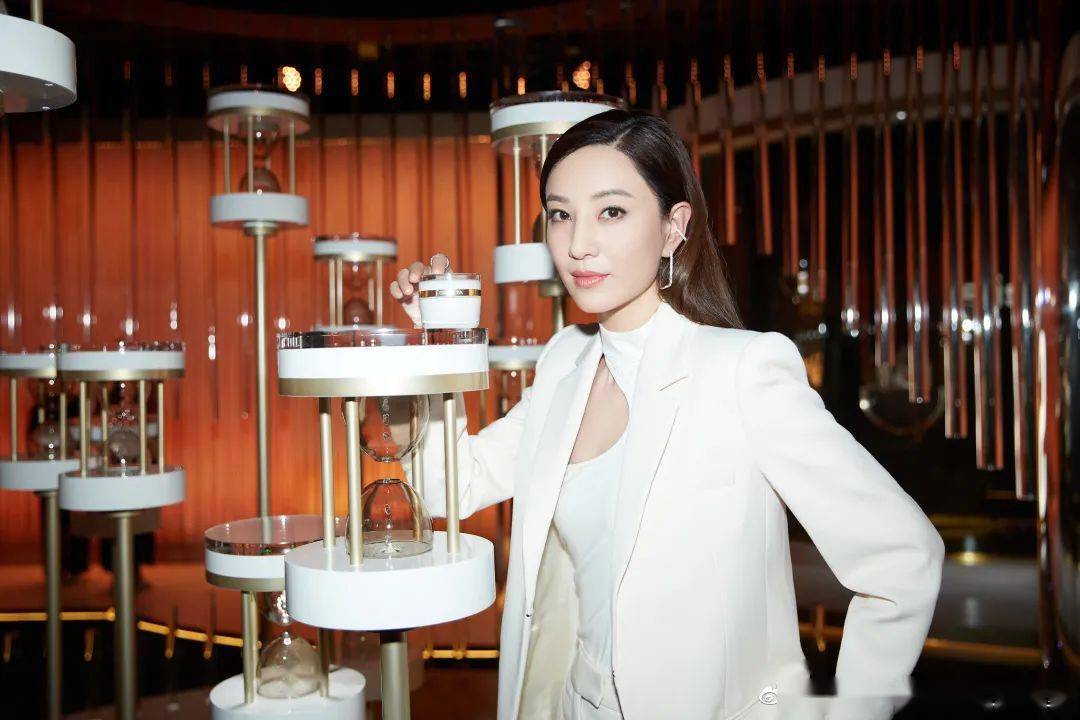 满分|乘风破浪的郑希怡永远飒气满分,快来揭秘她的“御龄魔法”~