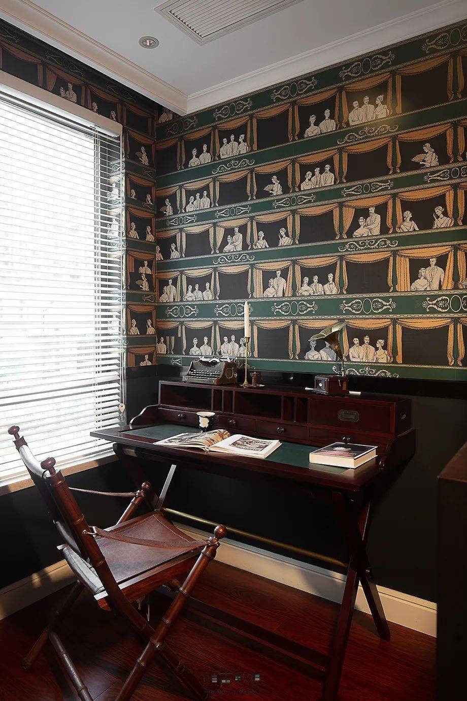 设计|满眼的复古治愈感，看设计师如何拯救精装猪肝红地板 | 颜青软装