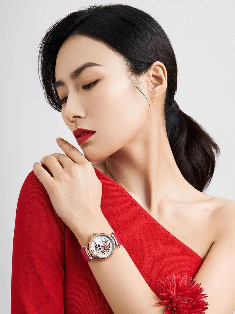 海鸥|做出中国第一块自制手表、空军一线飞行员标配，海鸥表凭什么？