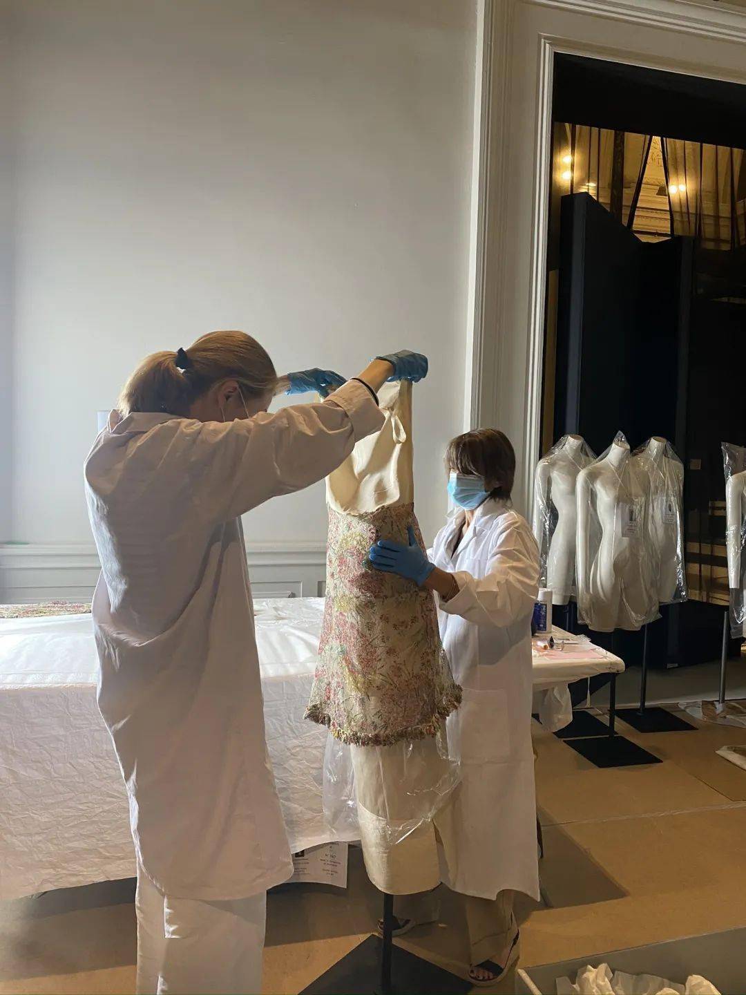 回顾展|「巴黎时尚博物馆」携首个香奈儿大型回顾展“华丽”归来！