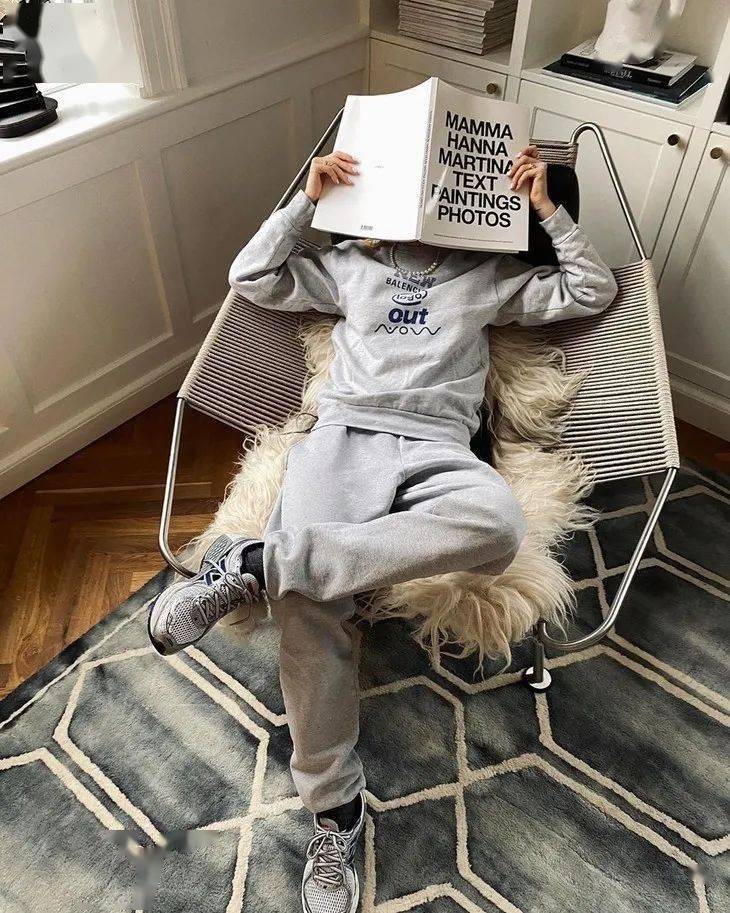 西服|被腿更长的她“抢”了代言,小S心服口服