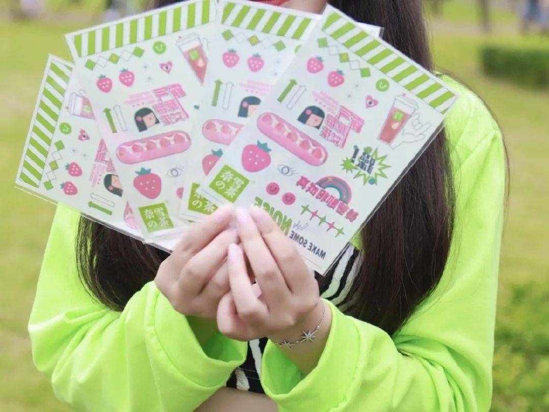 音乐节|就在刚刚！草莓音乐节现场，奈雪又去搞事情了！