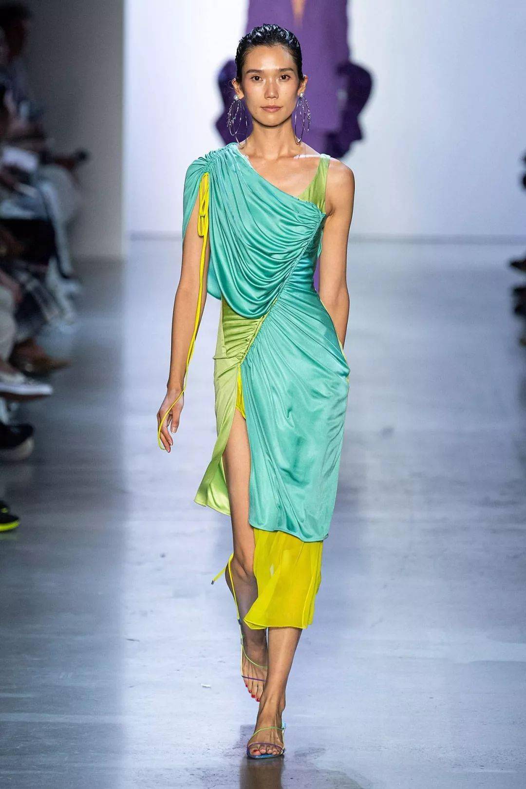 Gurung|犹如花卉田园诗的超美礼服设计，来自尼泊尔的＂名媛杀手＂设计师，美国第一夫人都爱他！