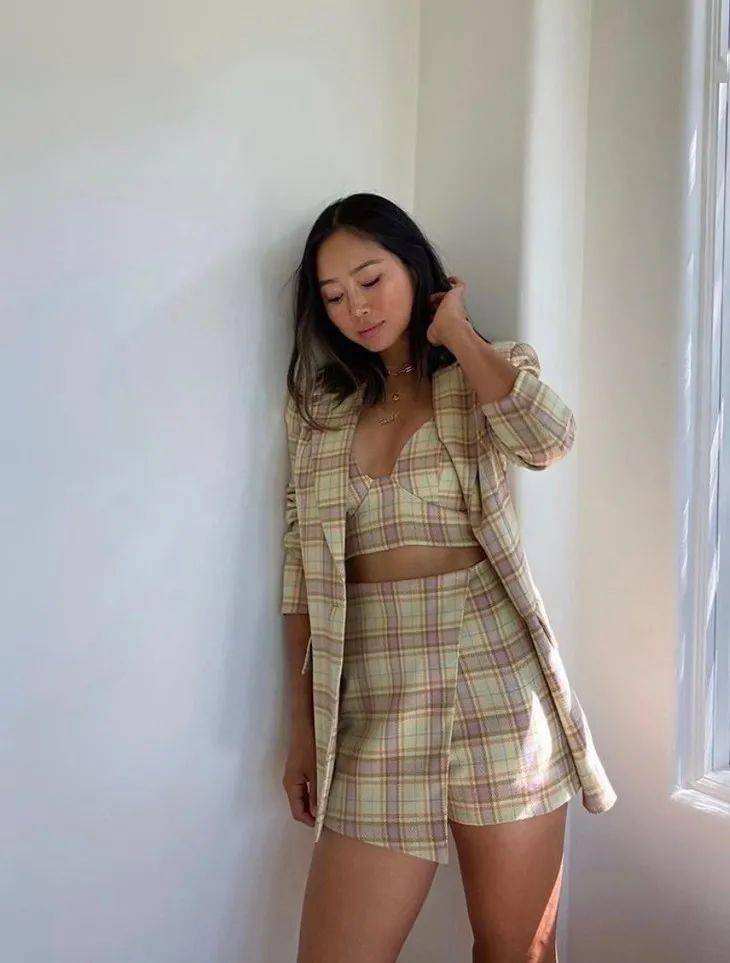 西服|被腿更长的她“抢”了代言,小S心服口服