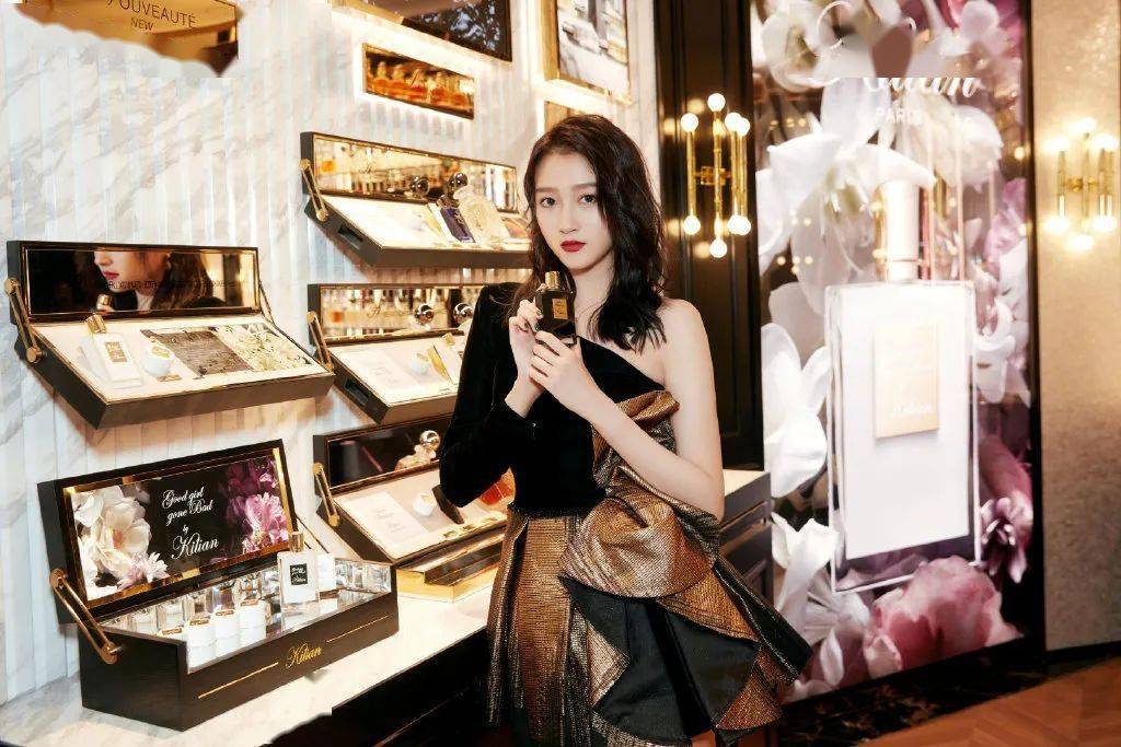 造型|入秋必选的第一款锁骨发造型