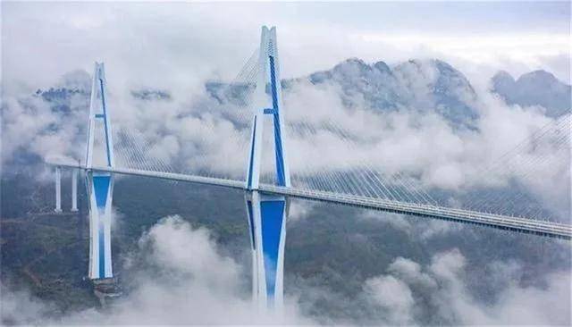 贵州首个桥旅融合观光园平塘天空之桥迎来首批游客