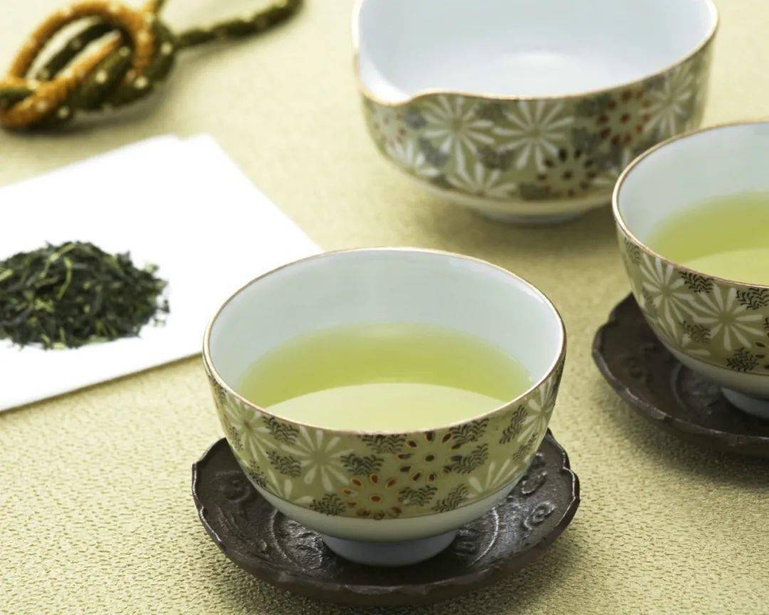 你是谁的茶,在等哪杯水?