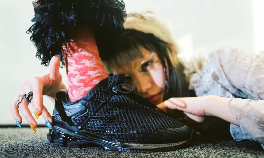 合作|赋予 ASICS 和 Chace 极强风格特质的，究竟是什么？