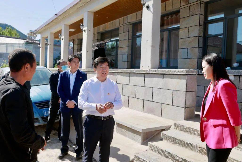 董学忠强调,全市各级要致力于同心筑巢,持续巩固城乡环境整治成果,在