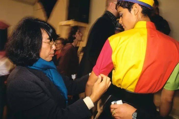 虎头|时髦办 | 虎头、眼睛都不是高田贤三,他只是纯粹的爱花少年