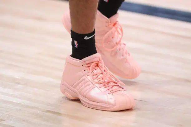 Waffle|侃鞋丨阿迪达斯的2020：惨痛之下，仍有光芒