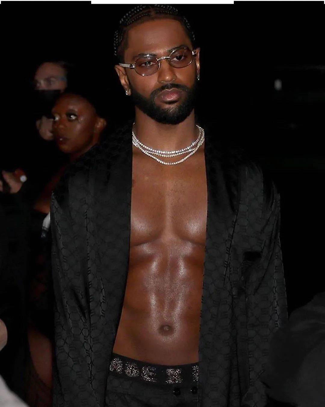 Rihanna|蕾哈娜又赢了，男士内衣系列刚发售就卖到断货！