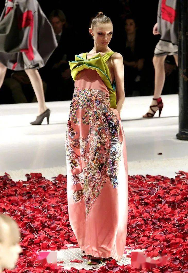 虎头|时髦办 | 虎头、眼睛都不是高田贤三,他只是纯粹的爱花少年