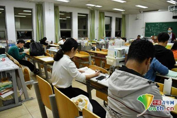 复习|假期生活图鉴上热搜！这些大学生却在…网友：要加油！