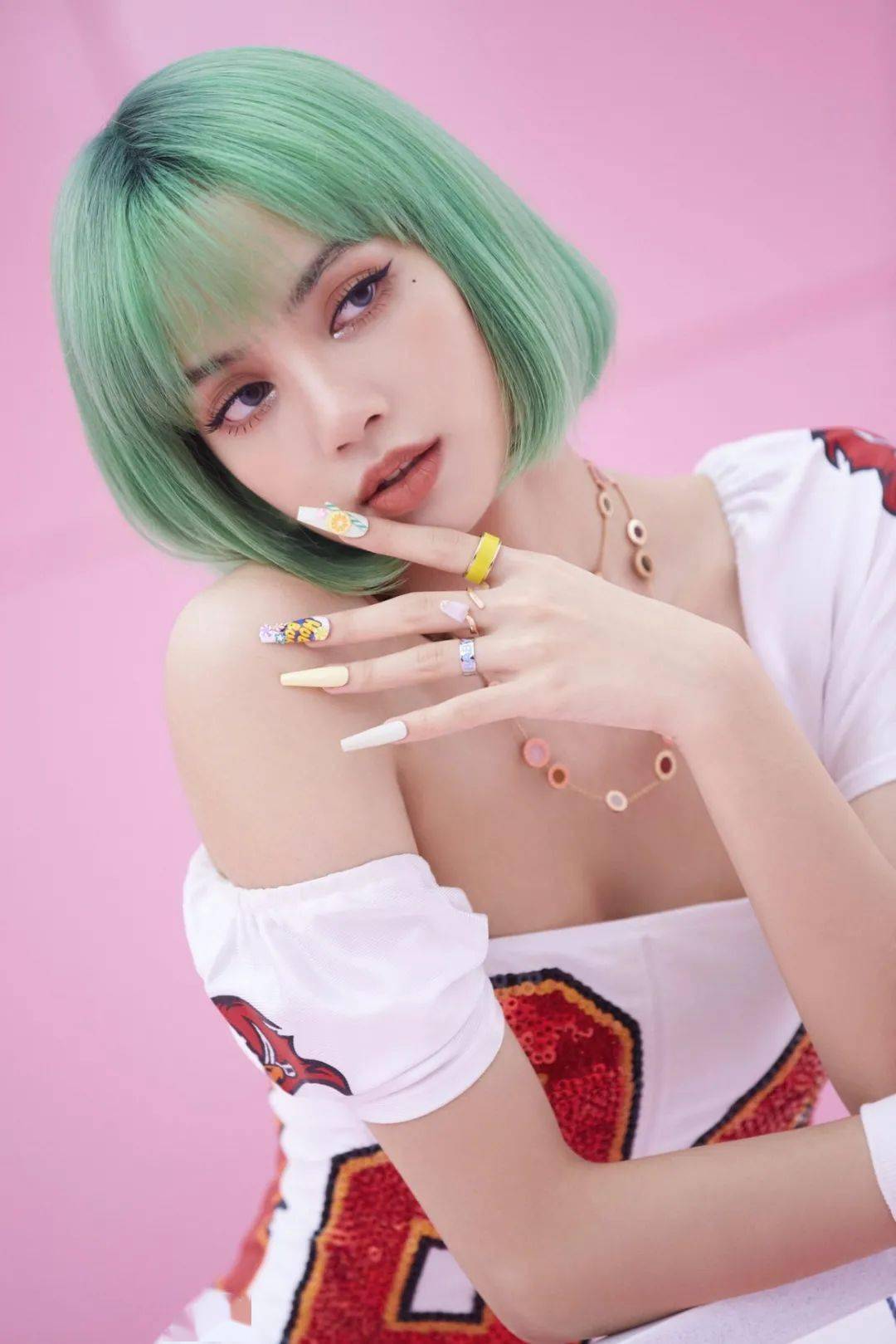 头发|别再烫羊毛卷了！今年流行“海藻卷”，减龄又显脸小！