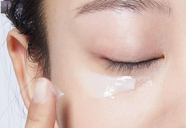 黑眼圈|430年的马应龙放大招,八宝古方做的眼霜,眼纹淡了