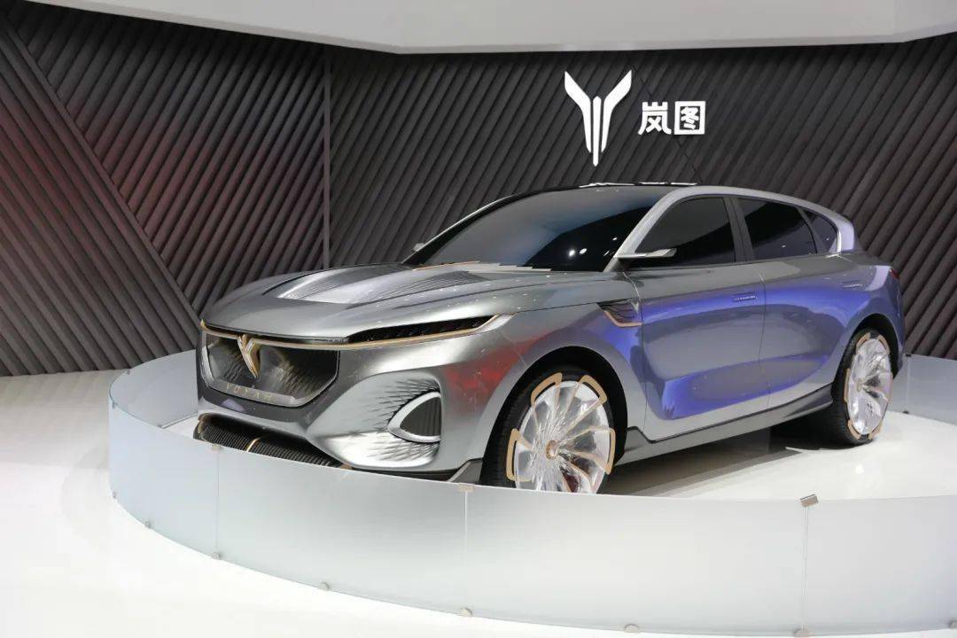 今年7月,岚图汽车发布了旗下首款概念车iland,这是一款大型轿跑车,它