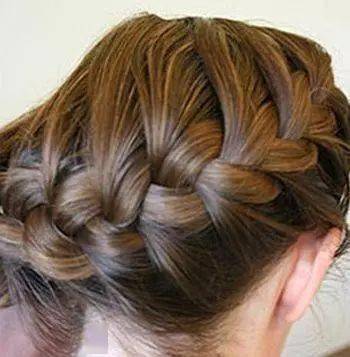 发型|2款让人看起来非常唯美的发型，中长发柔美编发！