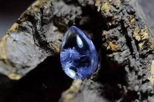 包某|＂我是公主！＂女公务员贪污307万只为买水晶！瞎买水晶，活该坐牢！