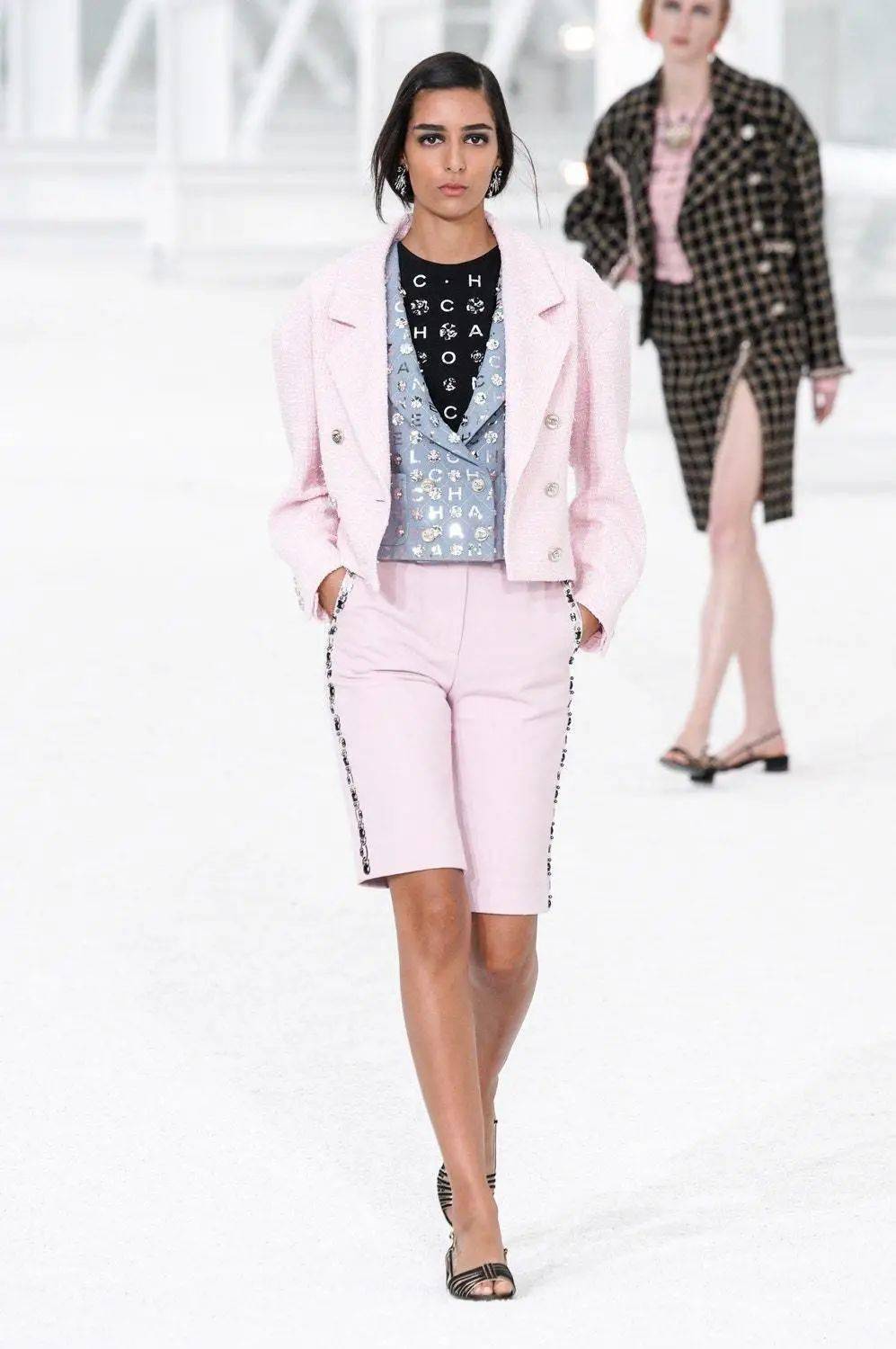 系列|穿香奈儿的女人，不需要时髦