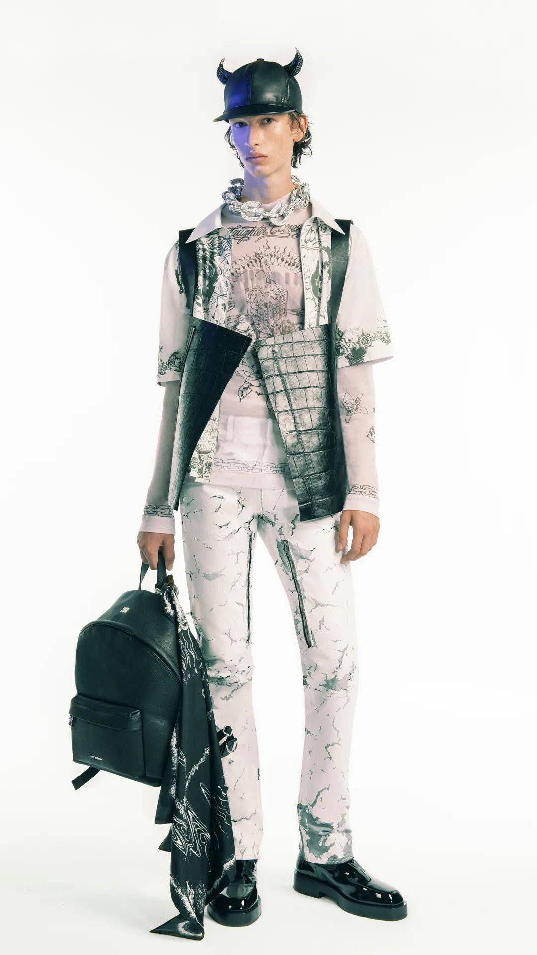 Waight|硬朗、精准、优雅又前卫，GIVENCHY换设计师后的首季度大赏！