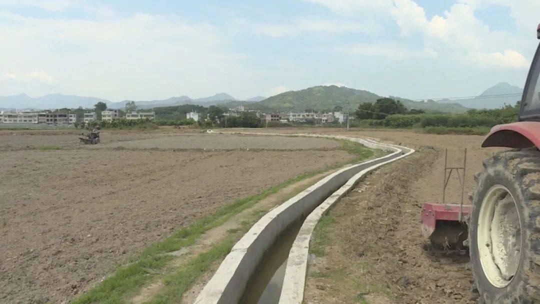 这是2019年汤厝村高标准农田建设项目,(硬化)公路五米(宽)的总长是