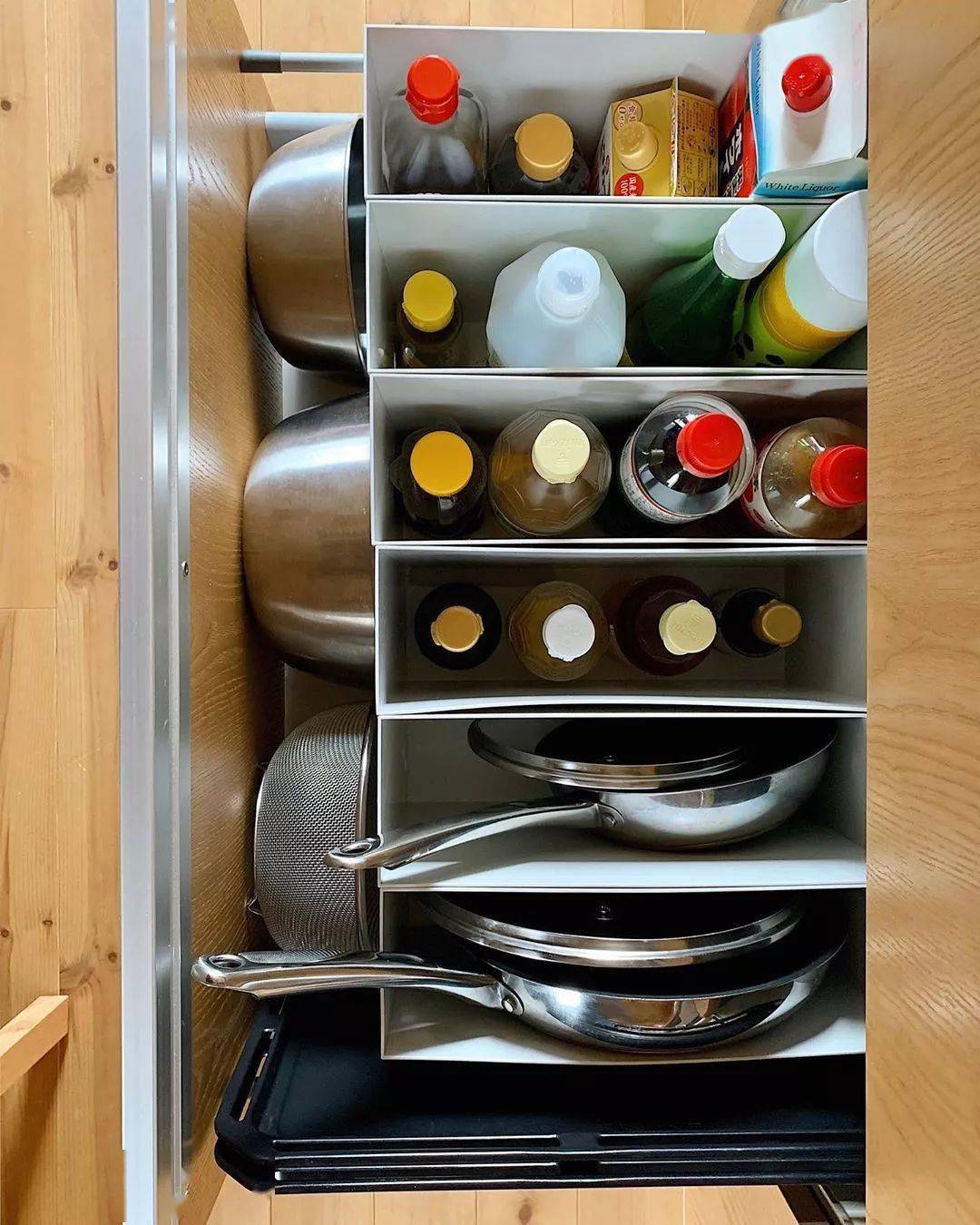 厨房|做饭效率高一倍！日本主妇间正流行的“动线收纳”！处处都是小心机！厨房空间瞬间大三倍