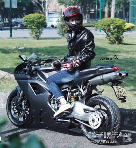 八卦爆料|原创瞧不起王一博？车手胡通明疑摔车铲人老手，队友欢呼发表辱女言论？