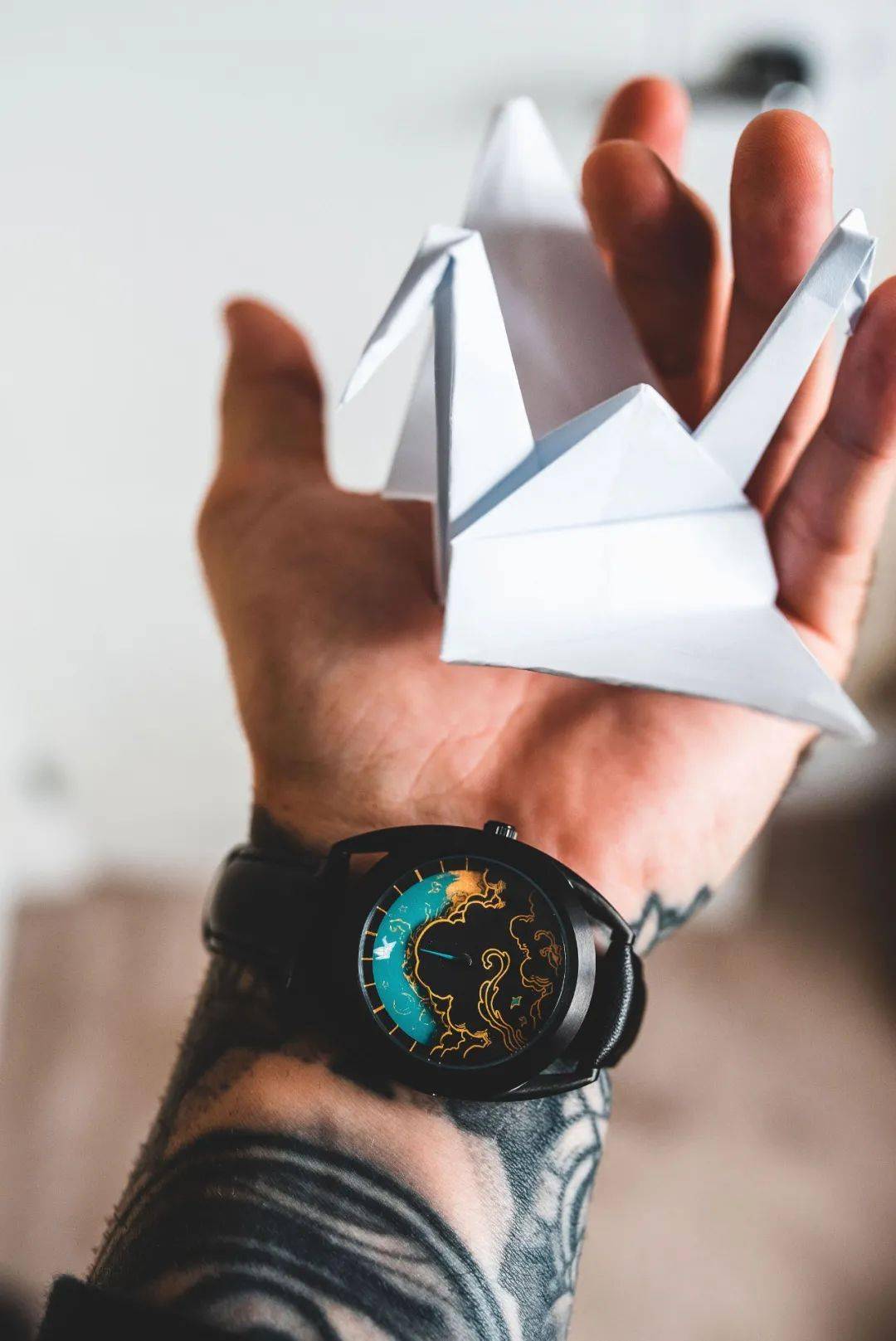 Jones|别再戴烂大街的 DW了！这个英国设计师，把手表玩儿出新花样