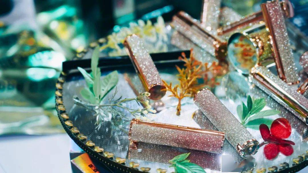 唇膏|1支=润唇膏＋口红！拒绝干裂和唇纹，上嘴美哭了！